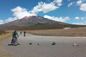 2-day tour from Quito to Cotopaxi and Quilotoa, volcano and lagoon adventure